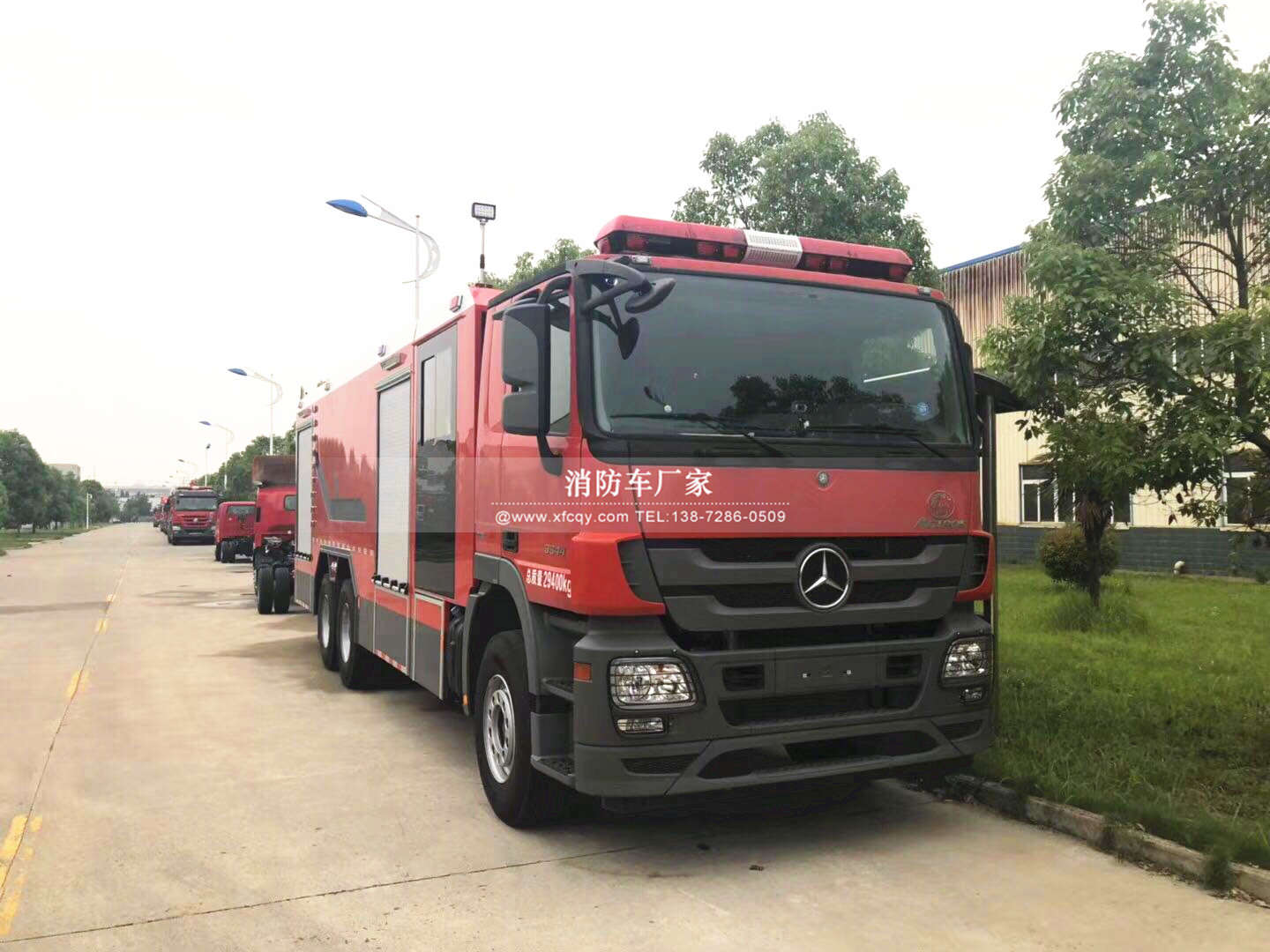 奔馳后雙橋消防車