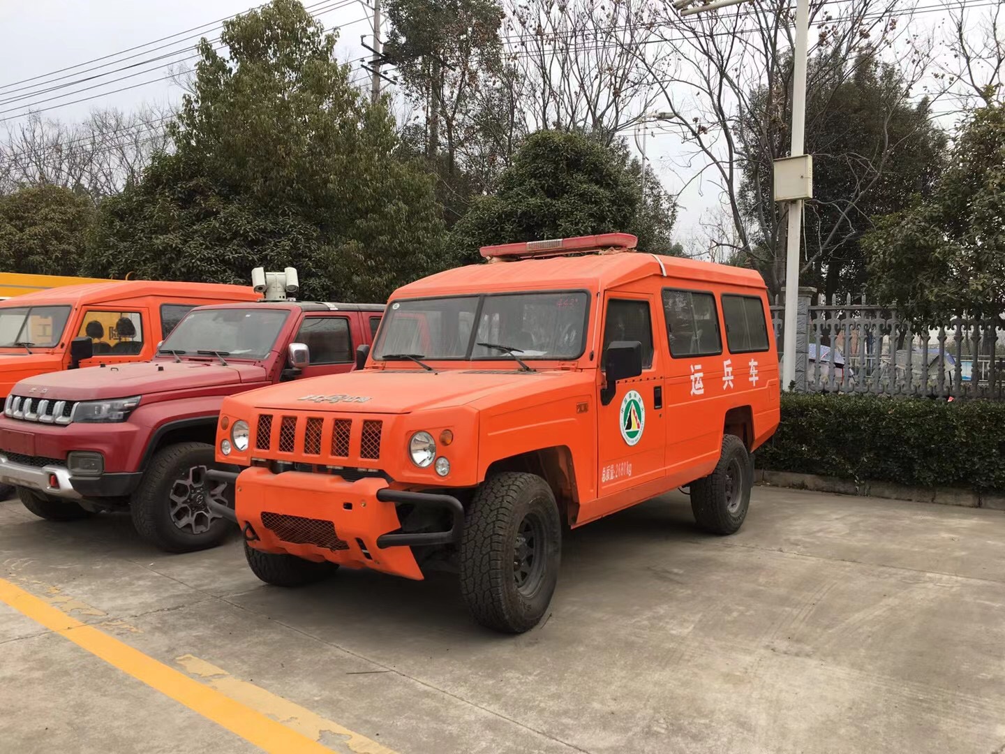 北汽四驅(qū)8座森林消防運(yùn)兵車(chē)
