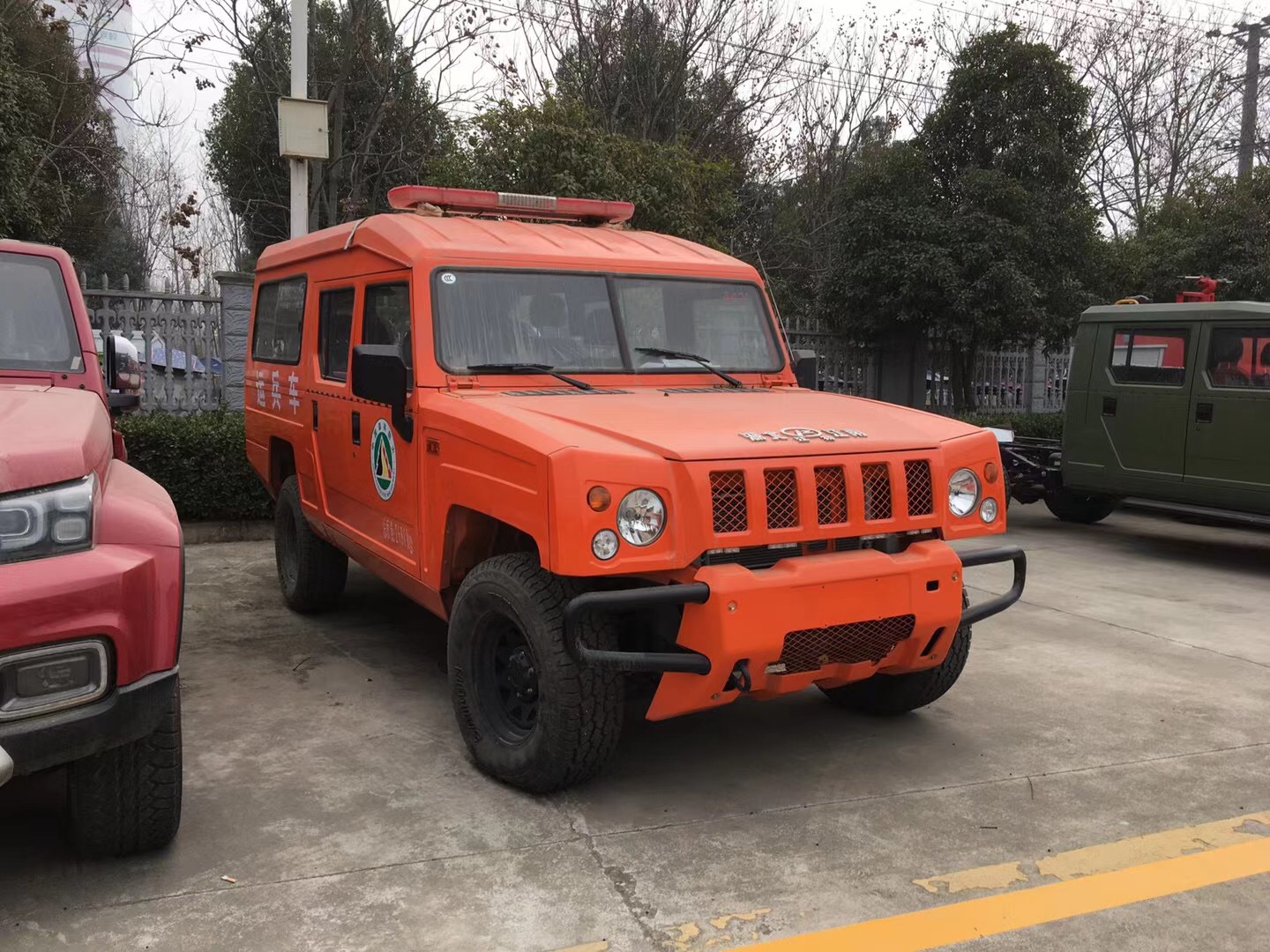 北汽四驅(qū)8座森林消防運(yùn)兵車(chē)