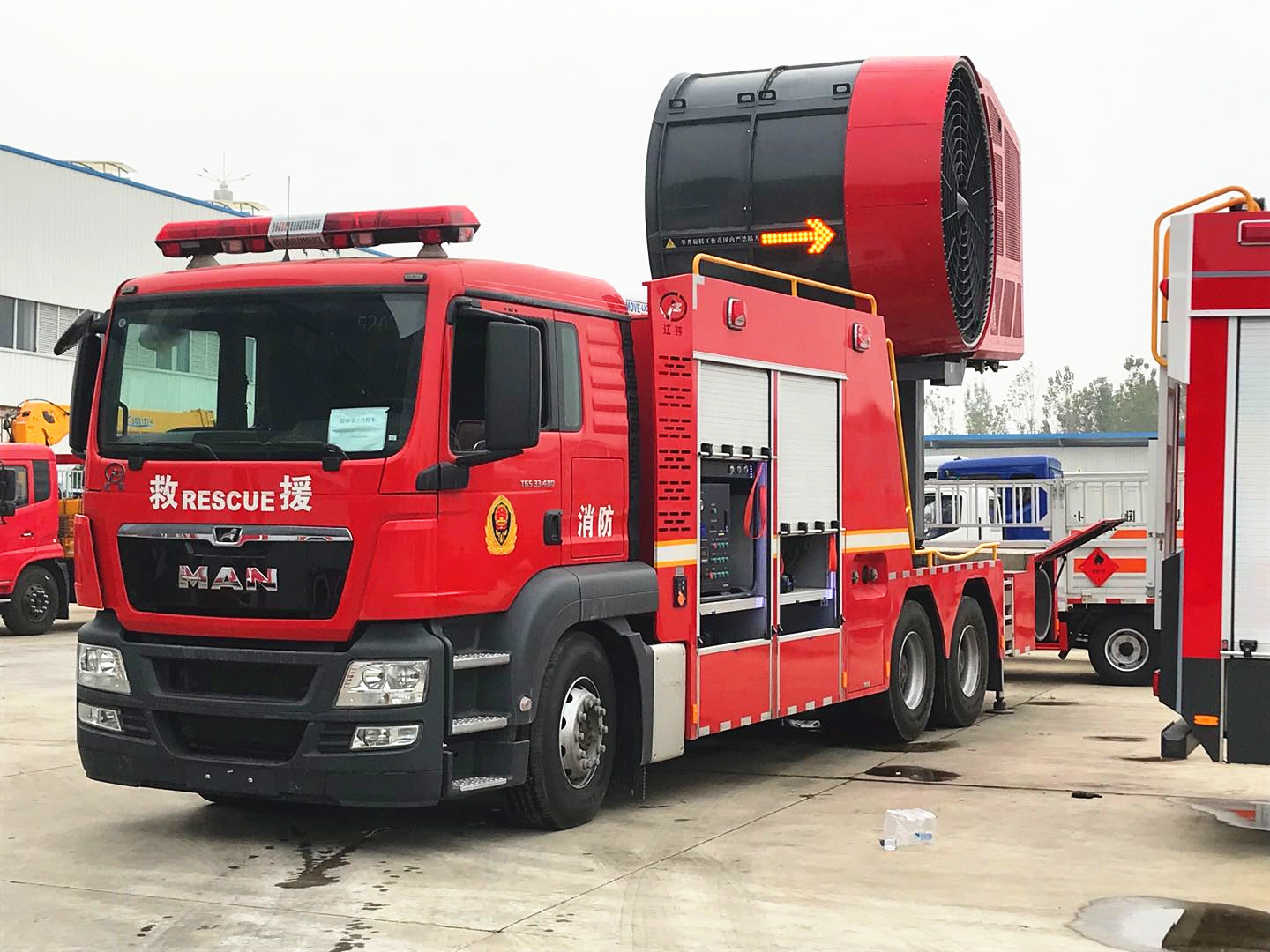 德國曼排煙消防車
