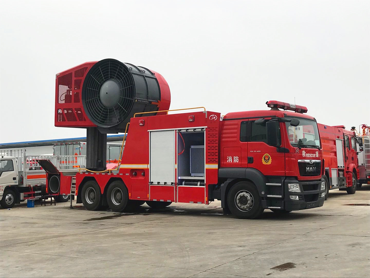 德國曼排煙消防車